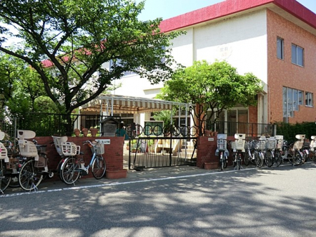 周辺環境　幼稚園・保育園 1000