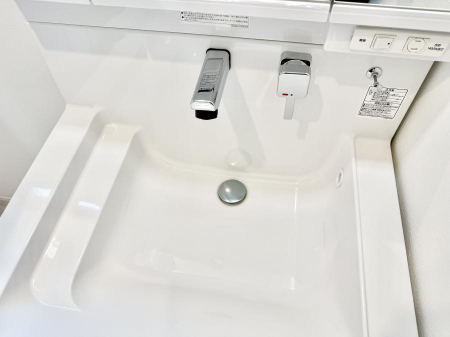 その他内観　設備■手洗いや顔を洗う時も快適に使える便利なシャワー