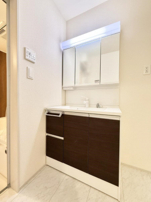 ʑEʏ@邢ʏ͖̎yłႢł