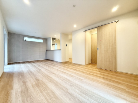 ���r���O�@���������S�n�̂����A���z�̃��r���O