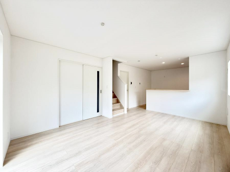 rO@났ƏΊ炪W܂AS܂郊rO