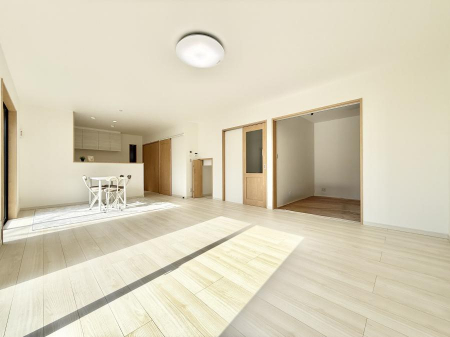 ���r���O�@���������났�ƏΊ炪�W�܂�A�S���܂郊�r���O