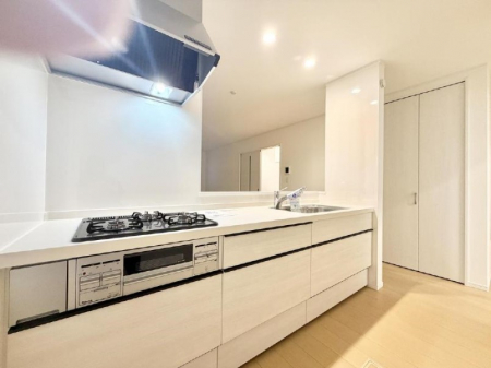 �L�b�`���@�������Ƒ����J��[�߂�A������̂���L�b�`��