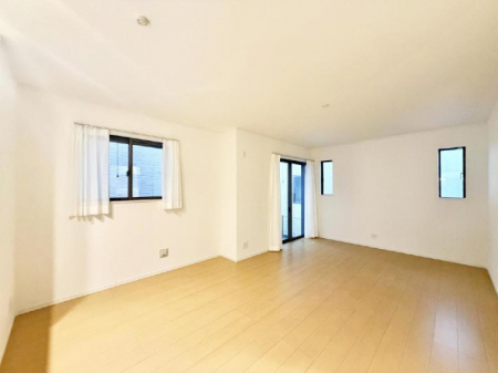 ���r���O�@���������S�n�̂����A���z�̃��r���O