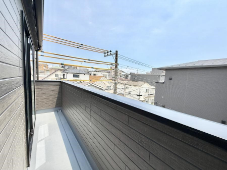 バルコニー　内装■ 空を眺めながら、ほっと一息つける特別な空間