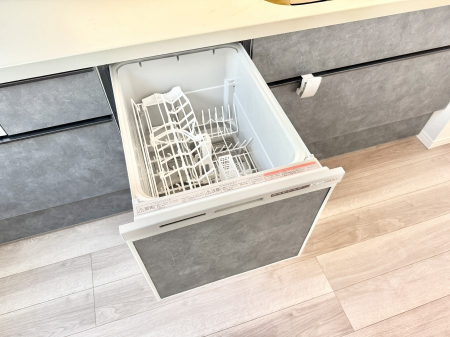 ���̑����ρ@�ݔ�����ԂȂ����I�H����s�J�s�J�Ɏd�グ�Ă���܂�