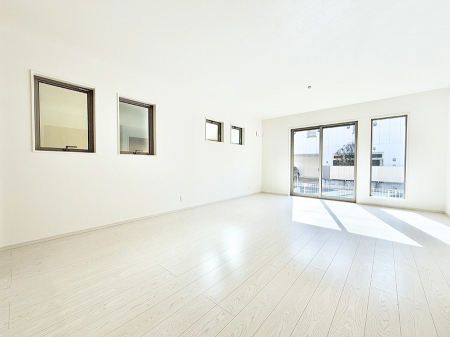 rO@났ƏΊ炪W܂AS܂郊rO