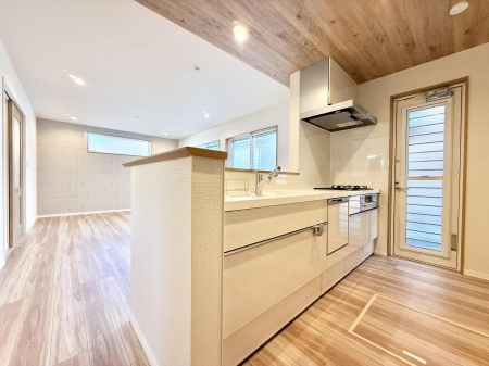 �L�b�`���@�������Ƒ��ƂȂ���A�R�~���j�P�[�V�����̏�