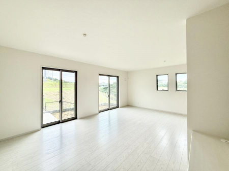 rO@났ƏΊ炪W܂AS܂郊rO