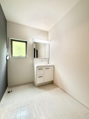 ʑEʏ@邢ʏ͖̎yłႢł