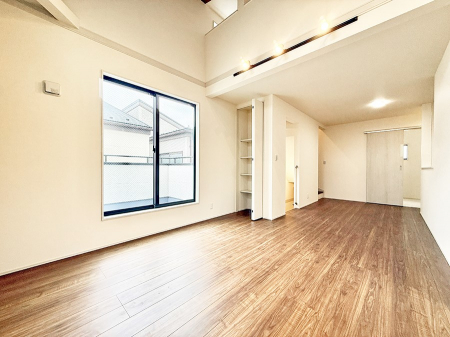 rO@났ƏΊ炪W܂AS܂郊rO