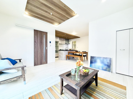 rO@났ƏΊ炪W܂AS܂郊rO