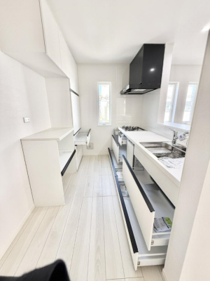 �L�b�`���@�������Ƒ����J��[�߂�A������̂���L�b�`��