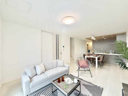 ���r���O�@���������S�n�̂����A���z�̃��r���O