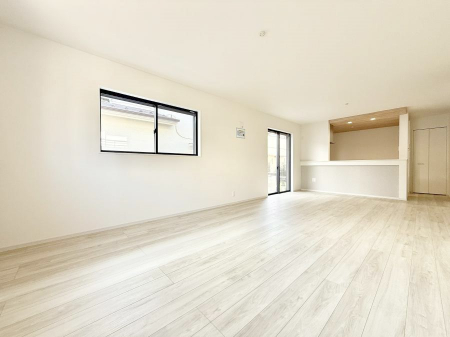 ���r���O�@���������S�n�̂����A���z�̃��r���O