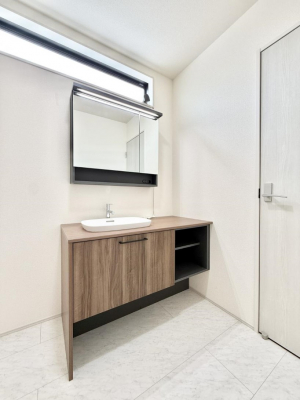 ʑEʏ@邢ʏ͖̎yłႢł