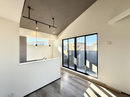 ���r���O�@���������R�Ɖ�b�����܂��A�S�n�悢�ЂƂƂ�