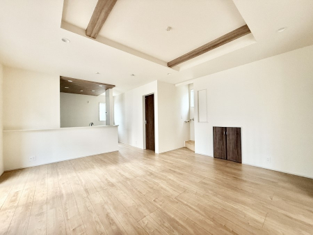 ���r���O�@���������S�n�̂����A���z�̃��r���O