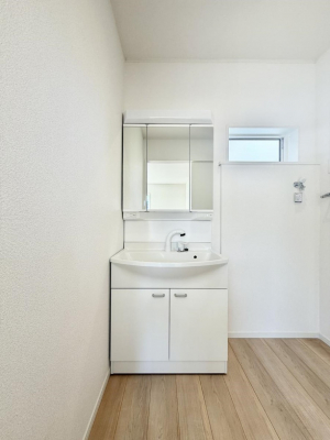 ʑEʏ@邢ʏ͖̎yłႢł