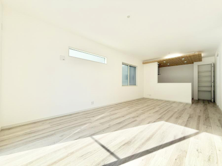 ���r���O�@���������S�n�̂����A���z�̃��r���O