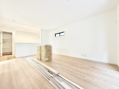 ���r���O�@���������S�n�̂����A���z�̃��r���O