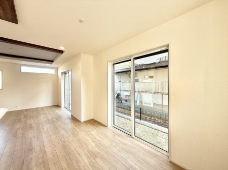 ���r���O�@���������S�n�̂����A���z�̃��r���O