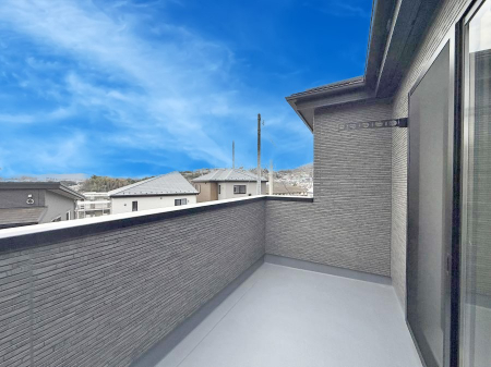 �o���R�j�[�@������ �G�߂̈ڂ낢����������J���I�ȋ�Ԃł�