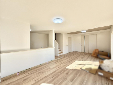 rO@났ƏΊ炪W܂AS܂郊rO