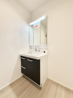 ʑEʏ@邢ʏ͖̎yłႢł