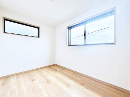 �Q���@�������V���v���ȋ�ԂŁA���[�t���x�b�h��f�X�N�ȂǁA���@�\�ȉƋ�����p���₷���ł�