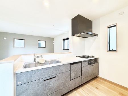 �L�b�`���@�������Ƒ��ƂȂ���A�R�~���j�P�[�V�����̏�