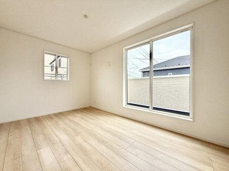 �Q���@�������V���v���ȋ�ԂŁA���[�t���x�b�h��f�X�N�ȂǁA���@�\�ȉƋ�����p���₷���ł�