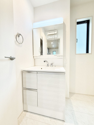 ʑEʏ@邢ʏ͖̎yłႢł