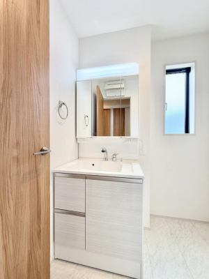 ʑEʏ@邢ʏ͖̎yłႢł