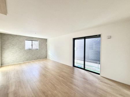 ���r���O�@���������S�n�̂����A���z�̃��r���O