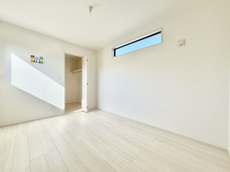 �����@�����������������F�����̕ǖʁA������芰����o�X���[��