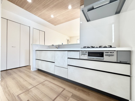 �L�b�`���@�������Ƒ����J��[�߂�A������̂���L�b�`��