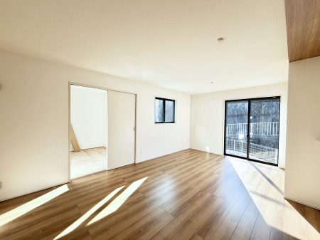 ���r���O�@���������S�n�̂����A���z�̃��r���O