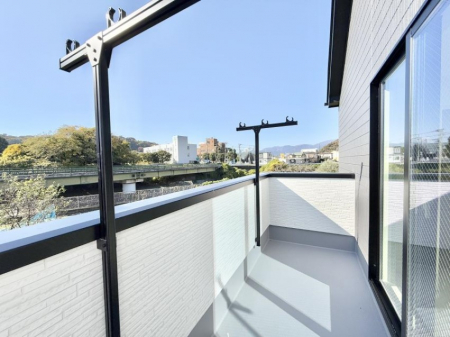 �o���R�j�[�@������ �G�߂̈ڂ낢����������J���I�ȋ�Ԃł�