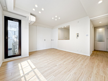 rO@났ƏΊ炪W܂AS܂郊rO