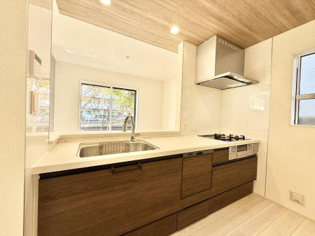 ���r���O�@���������S�n�̂����A���z�̃��r���O