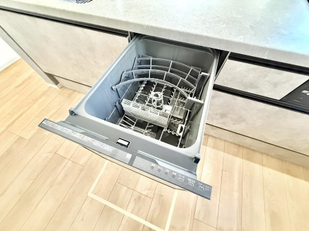 ���̑����ρ@�ݔ�����ԂȂ����I�H����s�J�s�J�Ɏd�グ�Ă���܂�