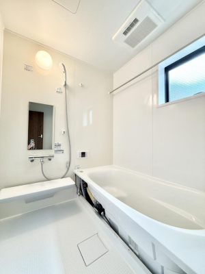 �����@�����������������F�����̕ǖʁA������芰����o�X���[��