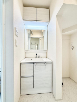 ʑEʏ@邢ʏ͖̎yłႢł