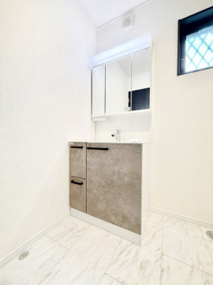 ʑEʏ@邢ʏ͖̎yłႢł