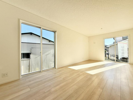 ���r���O�@���������S�n�̂����A���z�̃��r���O