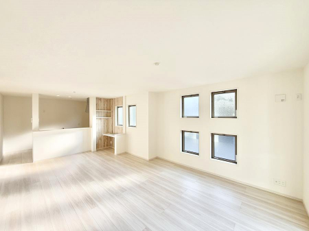 ���r���O�@���������S�n�̂����A���z�̃��r���O