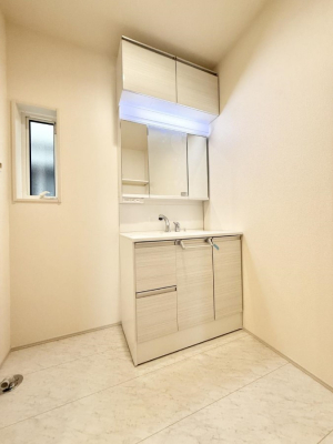 ʑEʏ@邢ʏ͖̎yłႢł