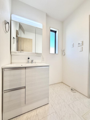 ʑEʏ@邢ʏ͖̎yłႢł