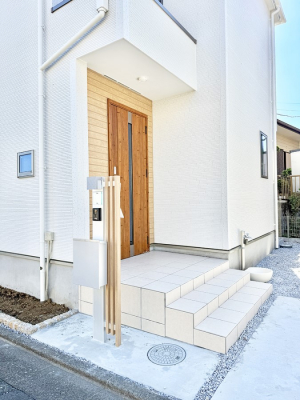 ց@Oρ n܂AΊ炠ӂ閈